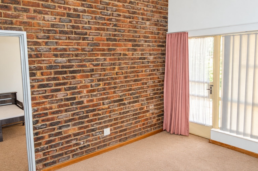 5 Bedroom Property for Sale in La Hoff North West